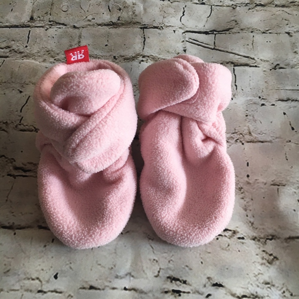 Baby girl fleece booties